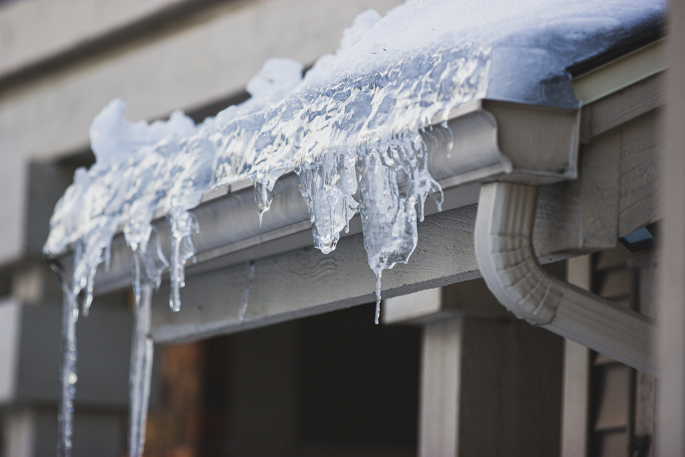 Why Clogged Gutters in Winter Can Flood Your Basement – And How to Stop It
